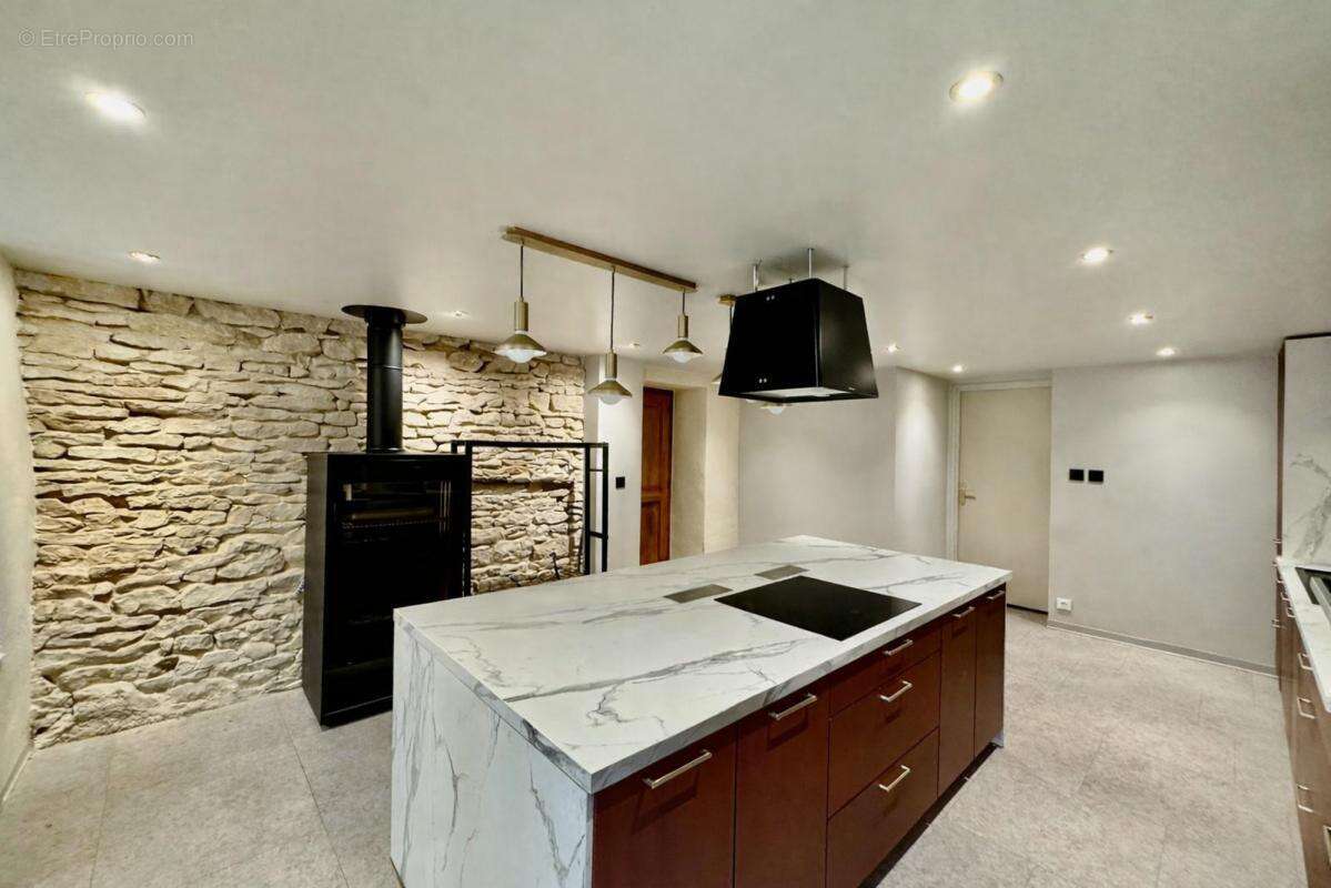 Maison à SAINT-MARCEL-BEL-ACCUEIL