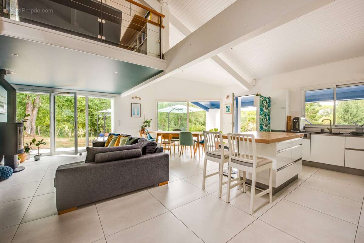 Maison 156 m² à Saint-Pierre-D'irube  - photo 5