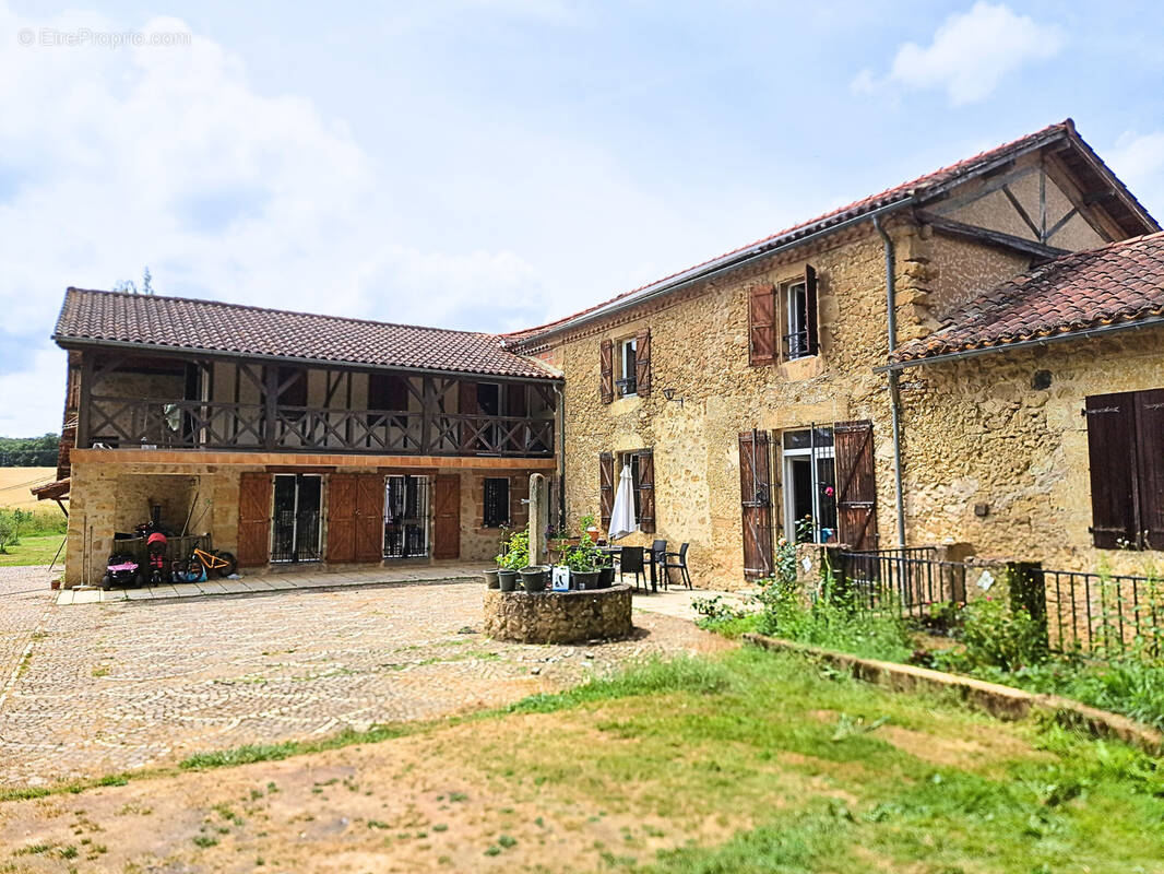 Maison à MONTESQUIOU