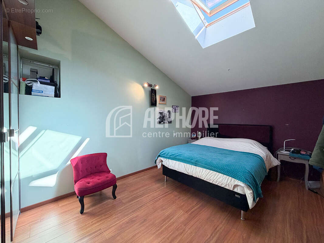 Maison familiale de 8 pièces à vendre à Sainte Gemme la Plaine - Réf. MIDE2265 - photo 5