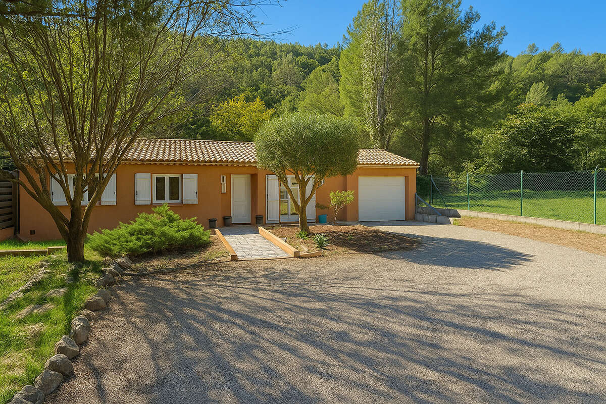 Maison à SOLLIES-TOUCAS