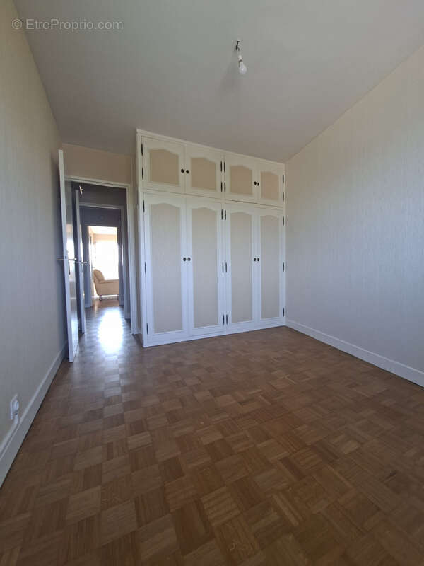 Appartement T3 au quatrième étage avec ascenseur, avec Vue Dégagée sur les Pyrénées et parking privatif. - photo 7