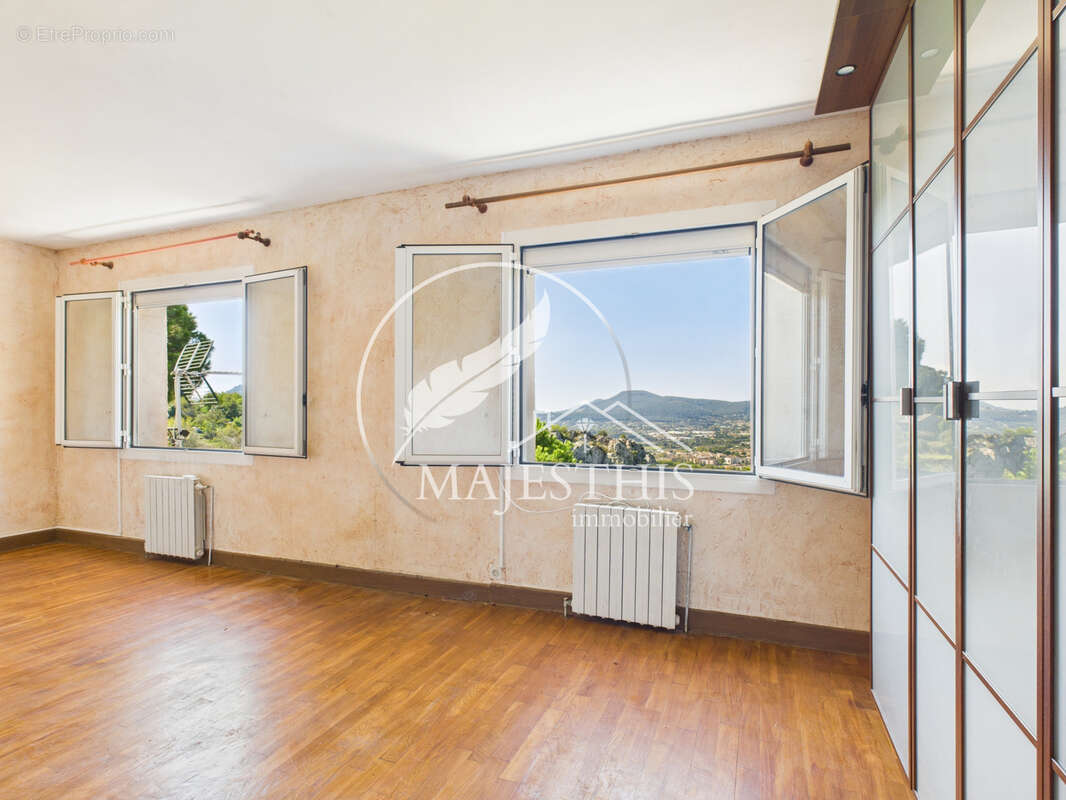 Maison à HYERES