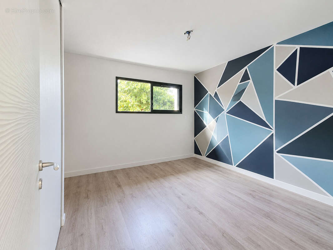 Nuces   Maison contemporaine 144 m2 de plain-pied avec piscine - photo 11