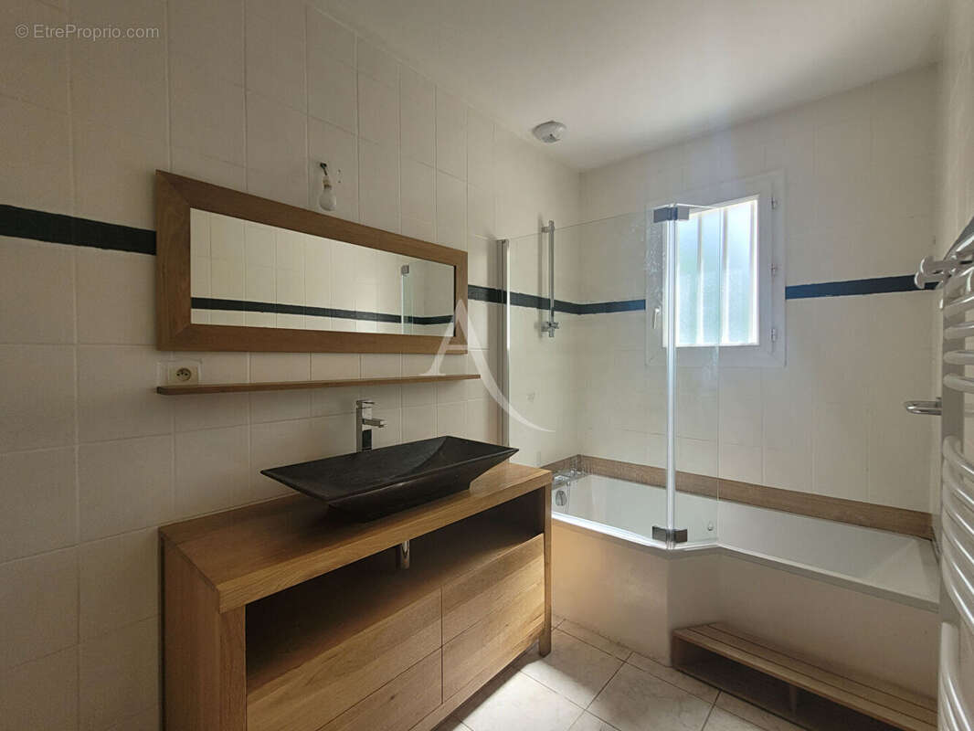 À vendre - Maison sur la commune de Charron, à proximité de La Rochelle, du Marais Poitevin et du Sud Vendée - photo 6