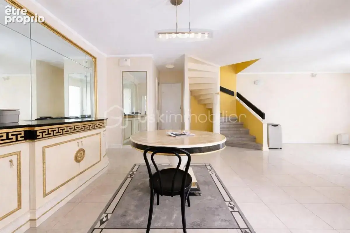 Maison  familiale avec jardin - photo 3