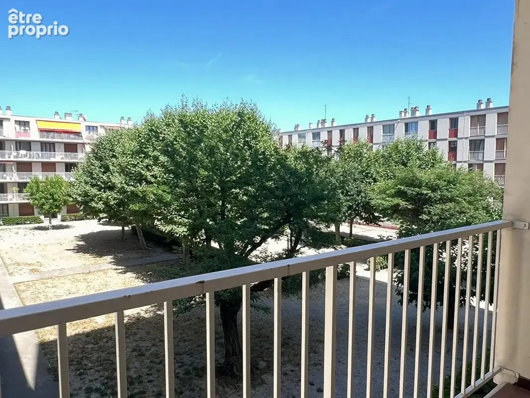Appartement à vendre Les Prairies, Saint-Mitre Marseille 13e - T3 avec balcon, cave - photo 2
