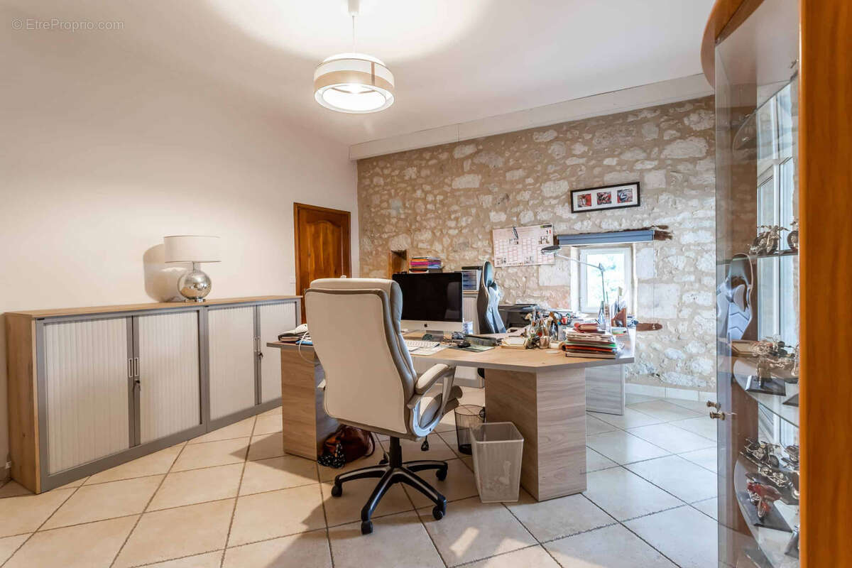 Stone barn conversion - photo 29