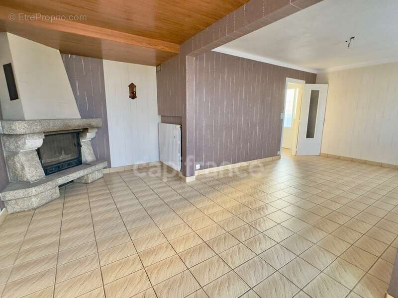 Maison de ville, quartier calme, proximité bourg, stationnements, rénovation - photo 5