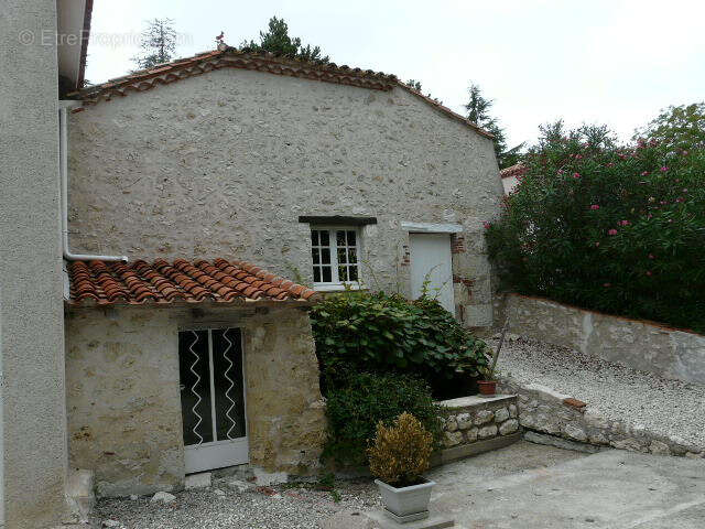 Ensemble de carractere - photo 8