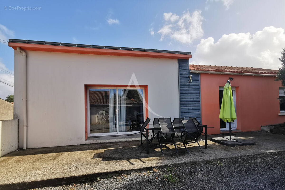Maison à SAINT-LUMINE-DE-COUTAIS