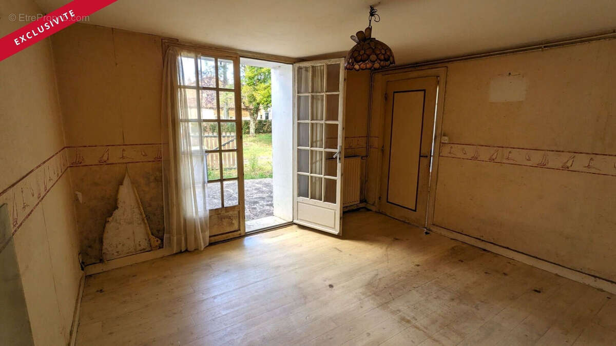 Maison à LA CHAPELLE-BATON