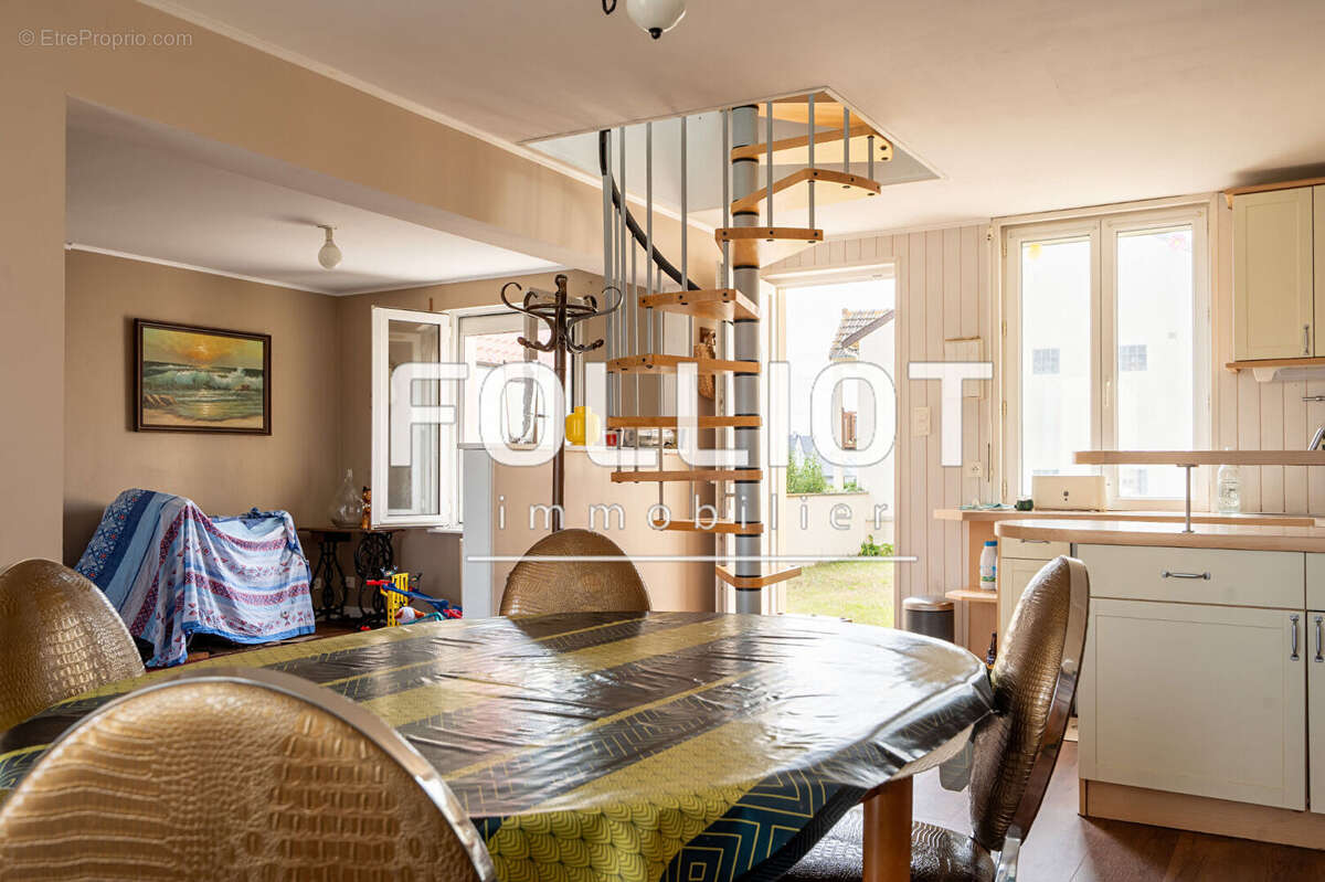 Maison à SURTAINVILLE