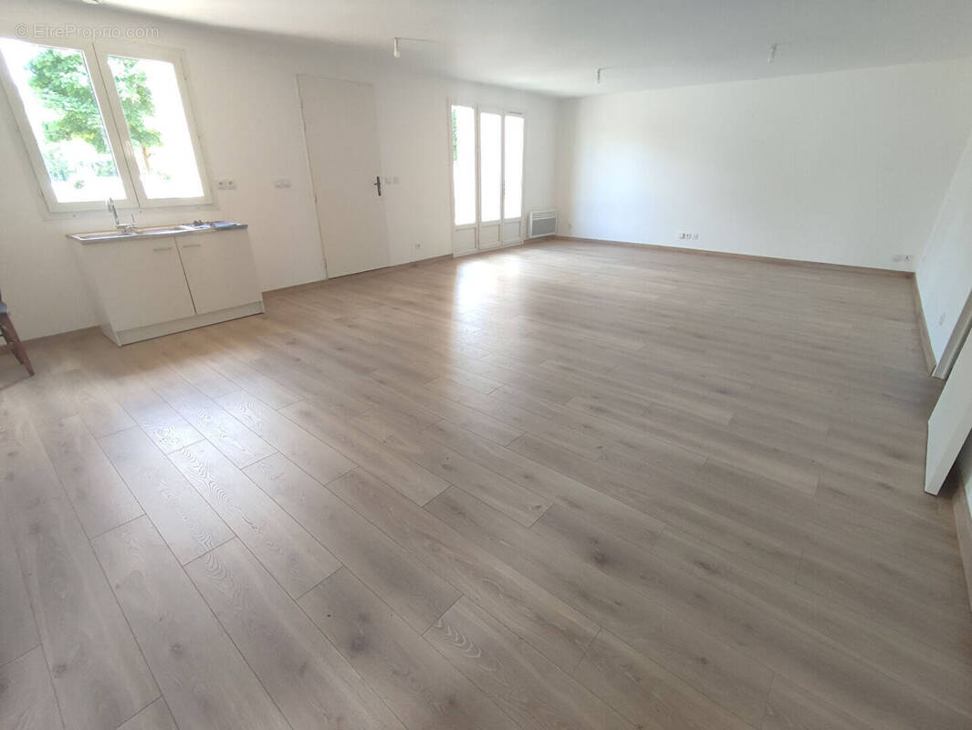 Appartement à SAINT-JEAN-DE-BRAYE