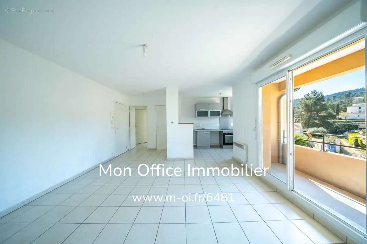 Appartement à LA ROQUE-D'ANTHERON