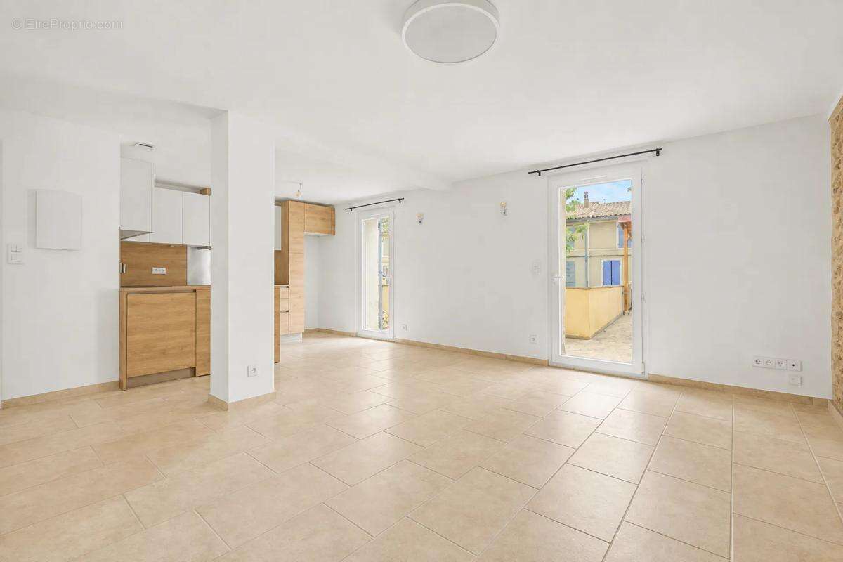 Appartement de 3 pièces de 64,68 m² à Eyguières - photo 2