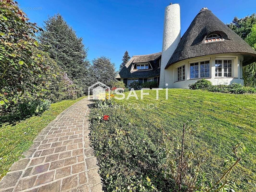 Photo 1 - Maison à LE MESNIL-SAINT-DENIS