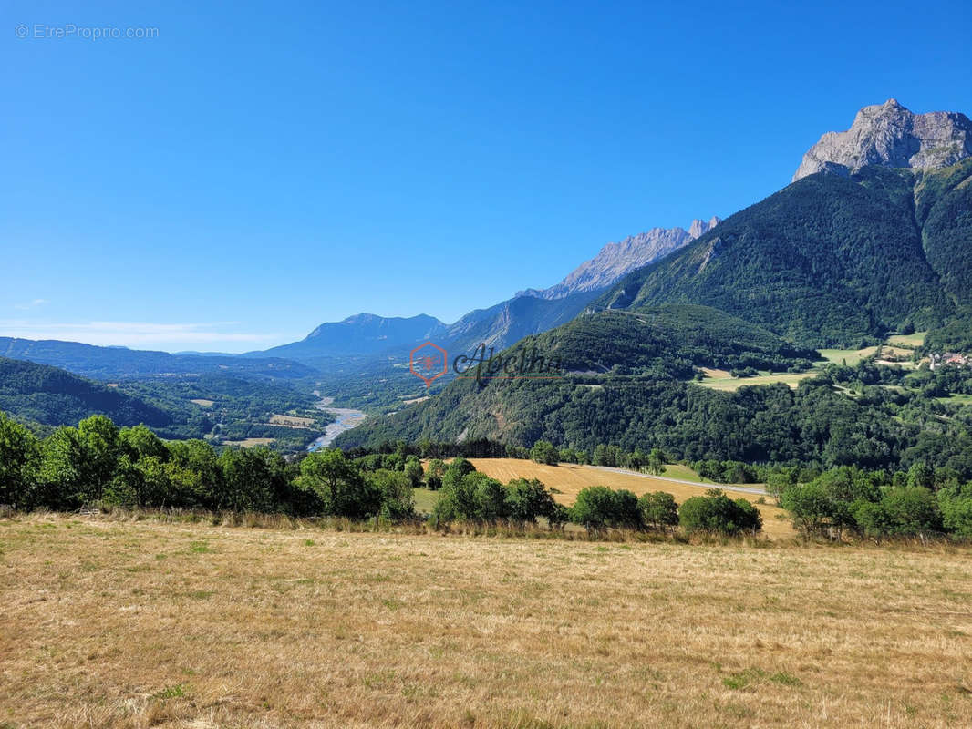 Terrain à ASPRES-LES-CORPS