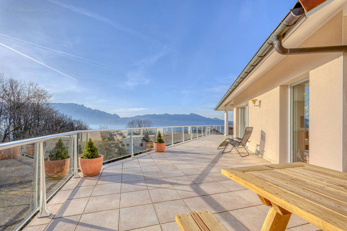 Maison à PUGNY-CHATENOD