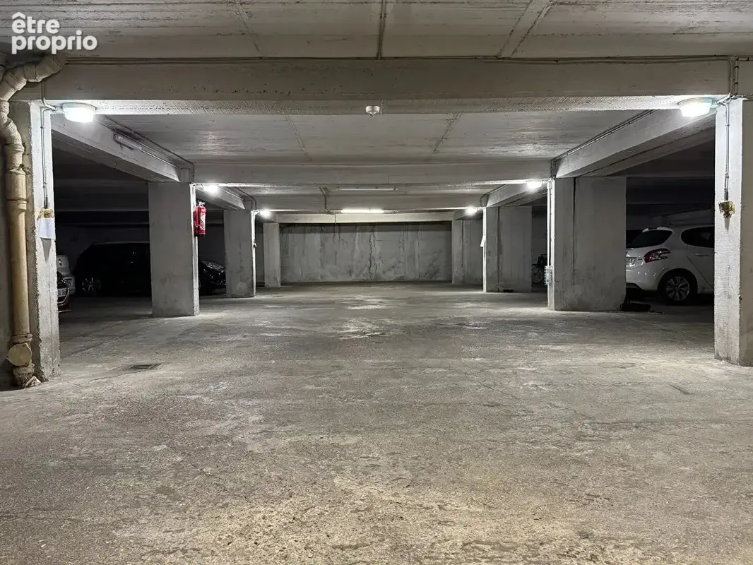 Parking à PARIS-15E