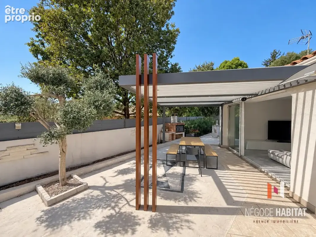 Maison de plain-pied 100 m2 avec piscine, terrain 650 m2 , proche centre du village - photo 9