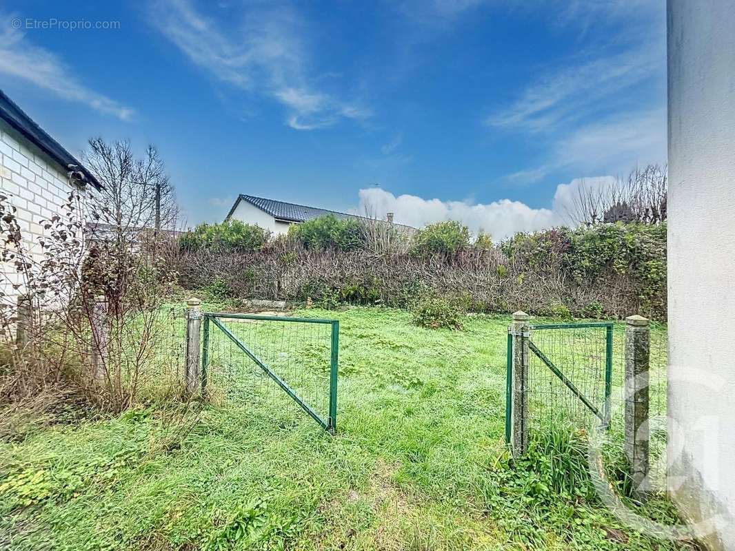 Terrain à MALAY-LE-GRAND