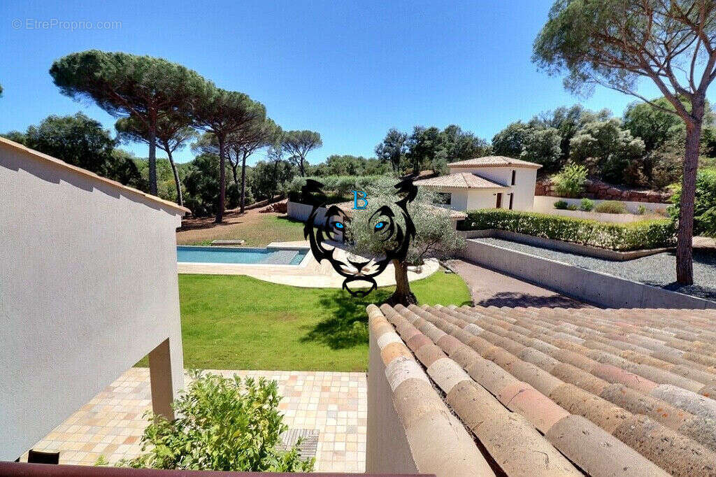 Maison à ROQUEBRUNE-SUR-ARGENS
