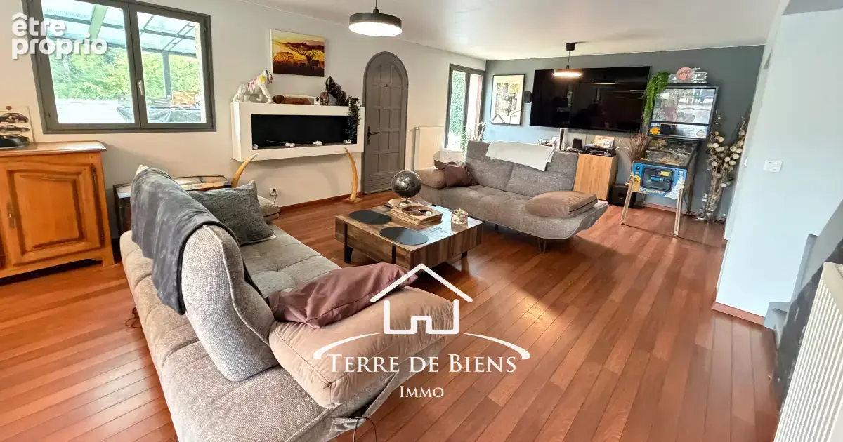 Exclusivité: Maison familiale, 150m2, pièce de vie de 60m2, 4 chambres, vie de plain-pied, sous-sol complet et - photo 6