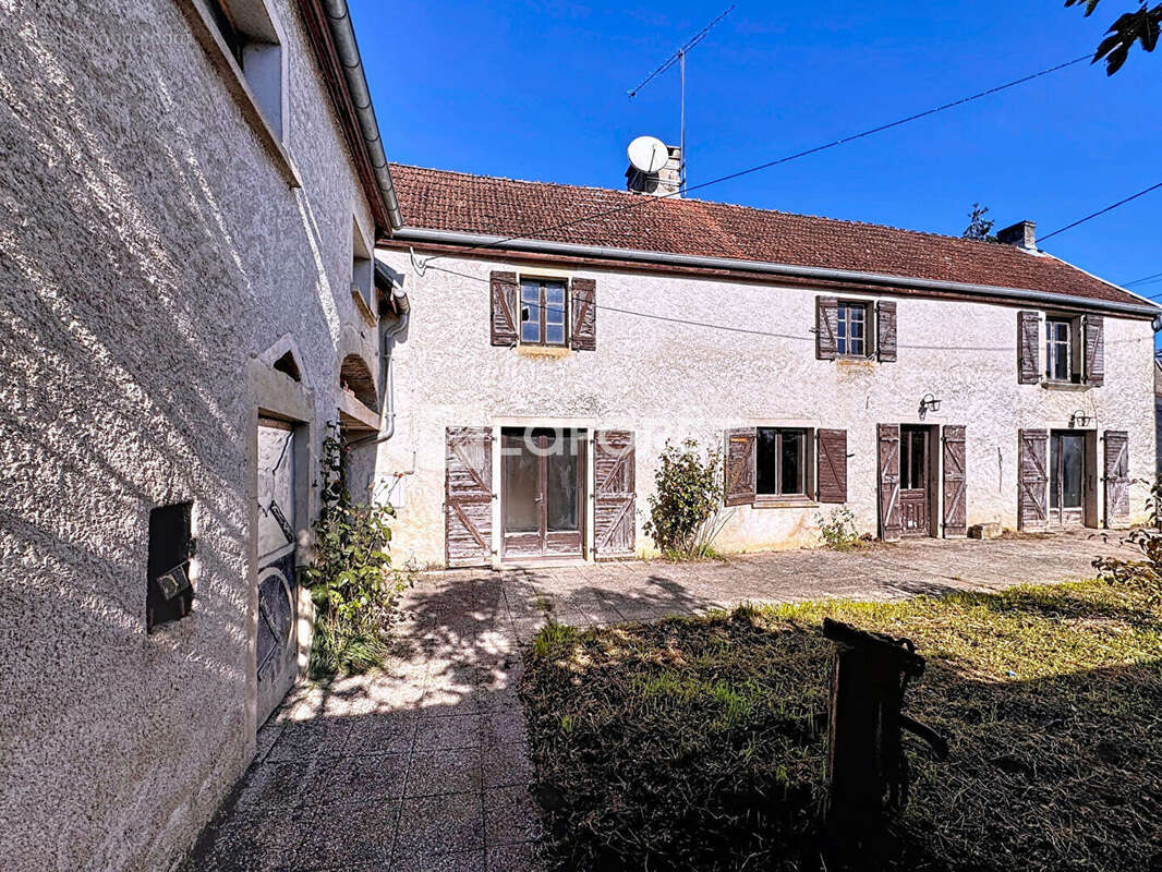 Maison à BEAUJEU-SAINT-VALLIER-PIERREJUX-ET-QUITTEUR