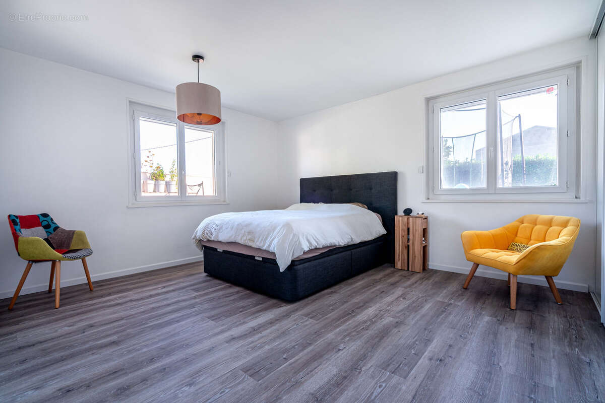 Maison à SAINT-GERMAIN-SUR-L'ARBRESLE