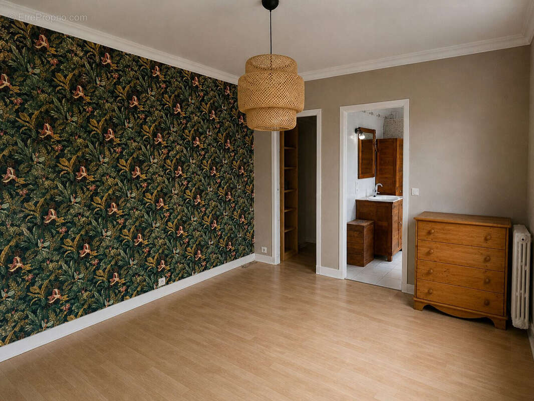 7-Chambre1 - Maison à RUEIL-MALMAISON