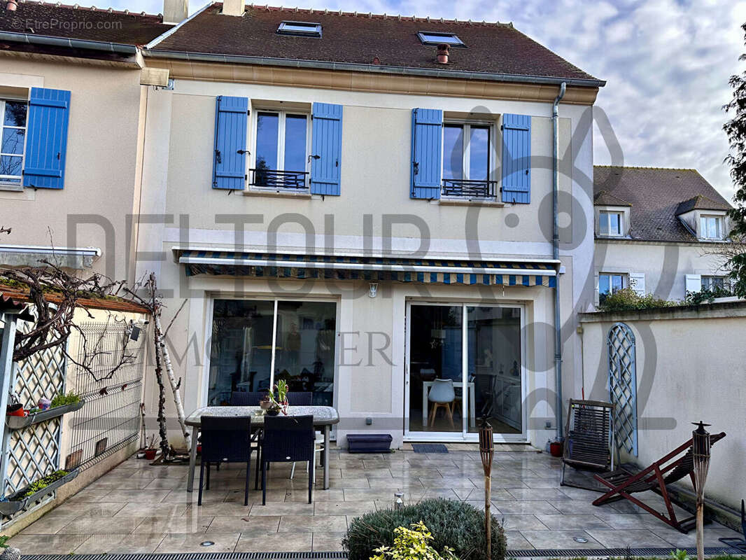 Maison à VILLENEUVE-LE-COMTE