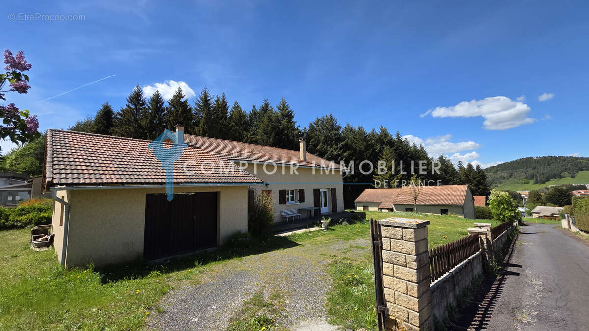 Maison à COUCOURON