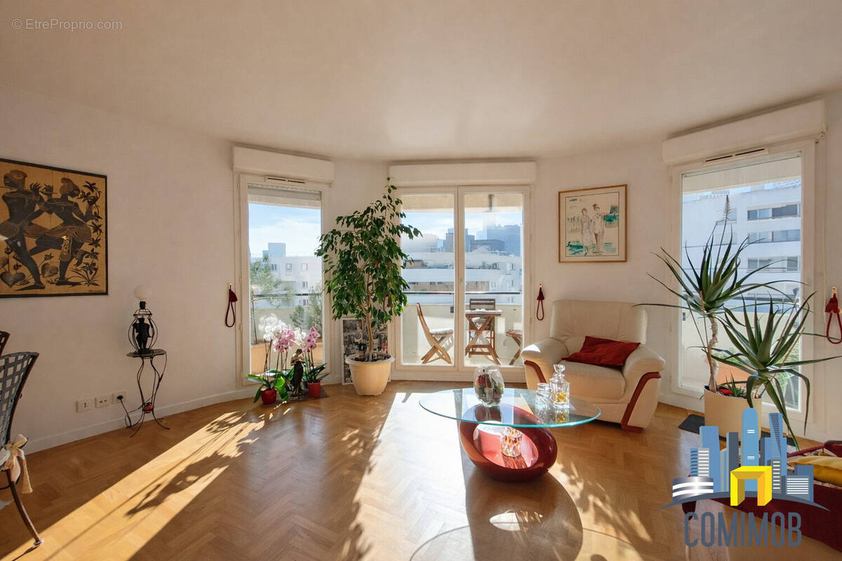 Appartement à COURBEVOIE