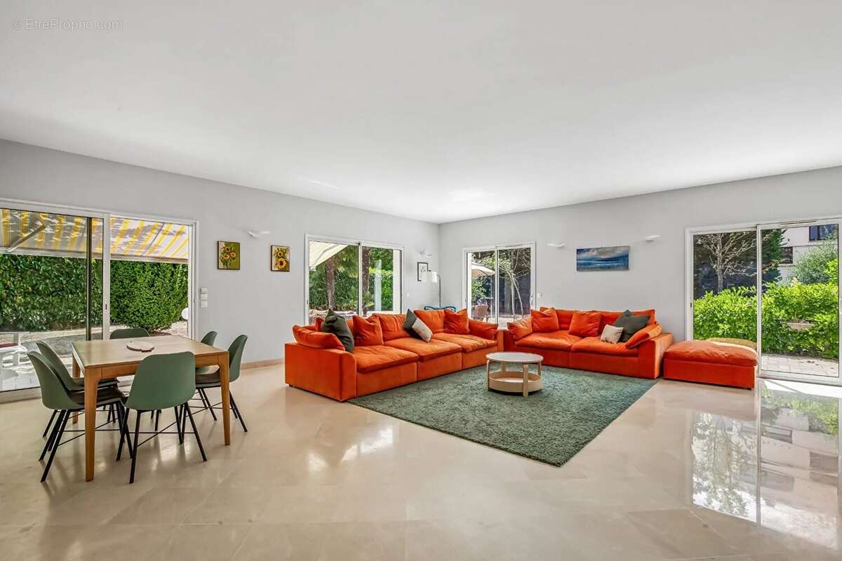 Le vesinet sud, 8 mn rer, maison contemporaine de 261 m² - 5 chambres - terrain 1000 m² - photo 2
