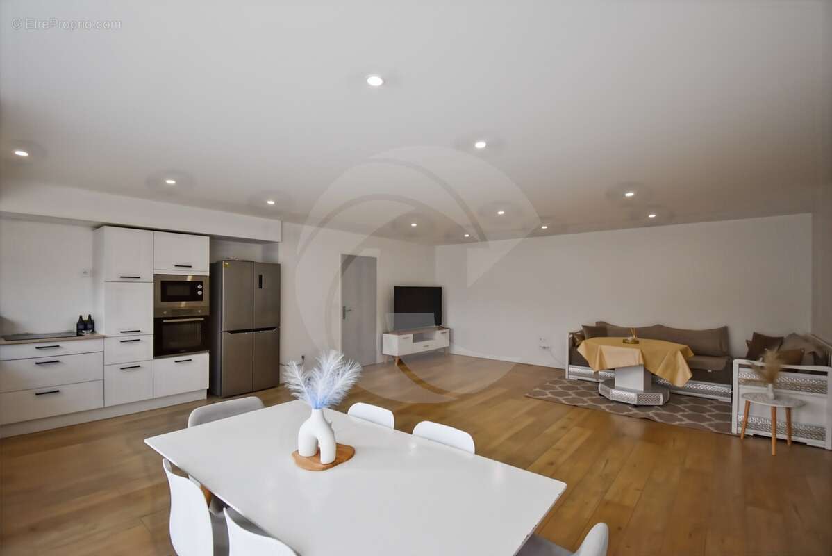 Maison à NEGREPELISSE