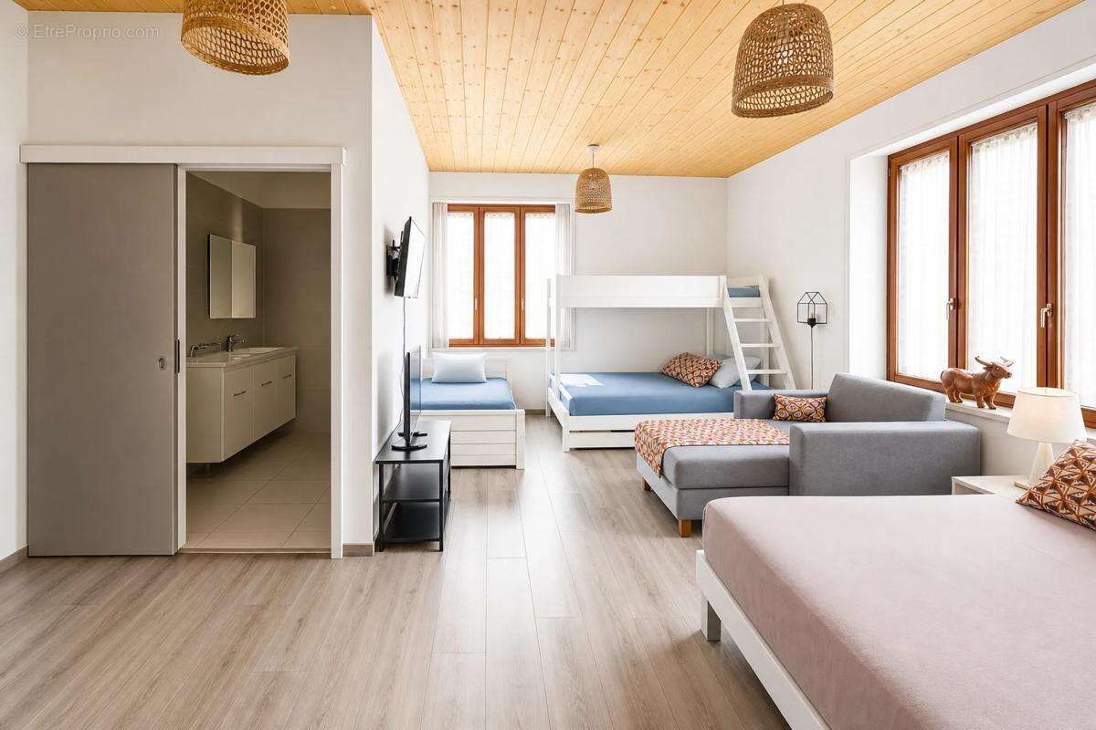 Maison de 10 pièces de 235 m² située à Brens - photo 12