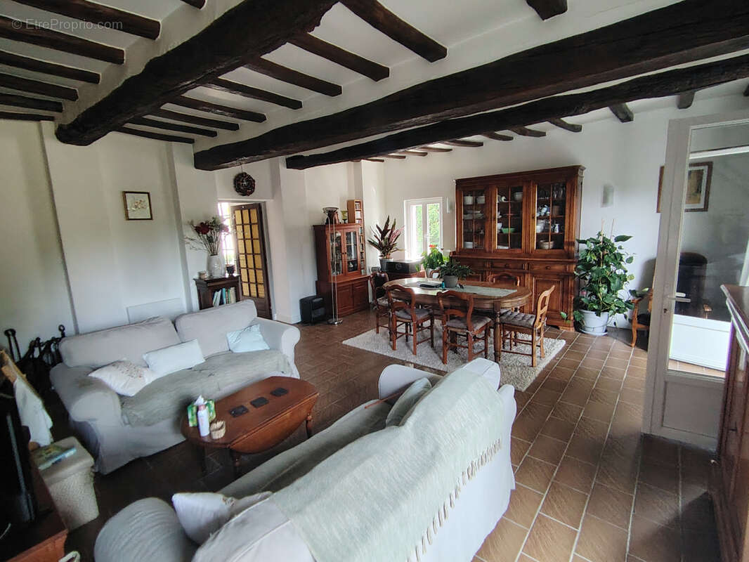 Longere 15min nord de sens, 5 chambres, 1344m2 terrain clos, grange et cave - photo 4
