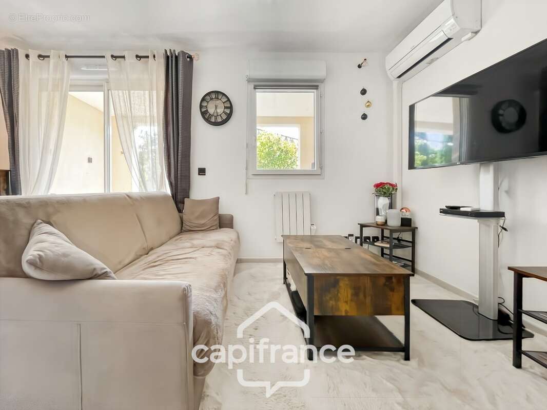 Appartement 40m2 rénové et climatisé, en rez de jardin , une chambre et sa salle de douche, sa terrasse couverte ,, piscine rési - photo 8