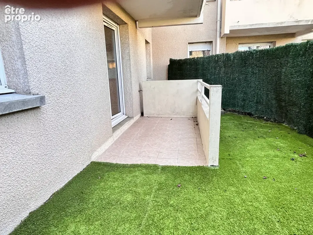 Exclusivité ! Spacieux T3 avec terrasse et parking. - photo 4