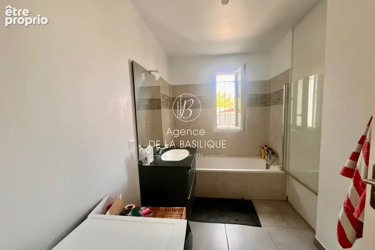 Maison 5 pièces 93 m² à vendre à Saint-Maximin-La-Sainte-Baume (83470) - photo 9