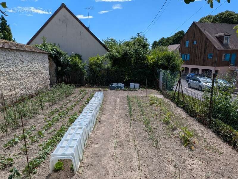 Ensemble immobilier de 2 maisons accolées sur plus de 900 m² à Provins même - photo 3