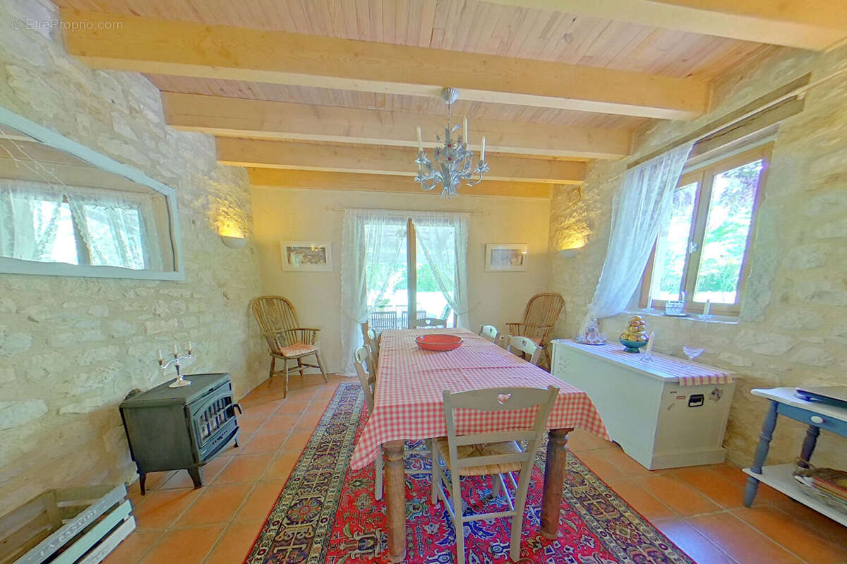 Maison à PUYLAROQUE