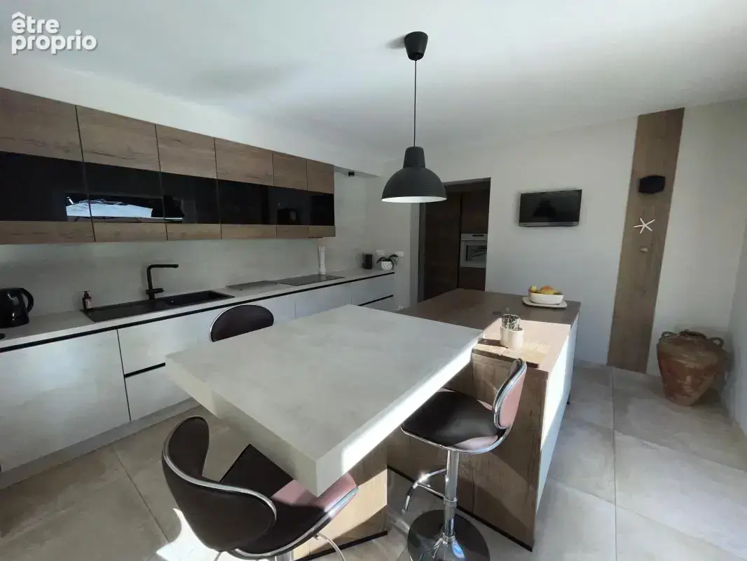 A vendre la seyne sur mer quartier sud tres belle villa de plain pied 5 pieces 4 chambres jardin piscine garage - photo 8