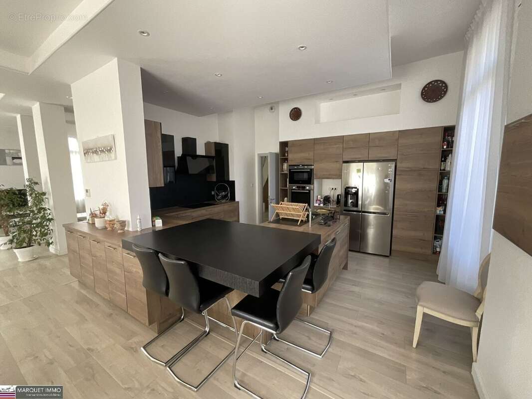Séduisante maison de caractère T7 offrant 246 m² en 4 face sur 1 564 m² de terrain avec garage de 97 m², ascenseur, piscine - photo 3