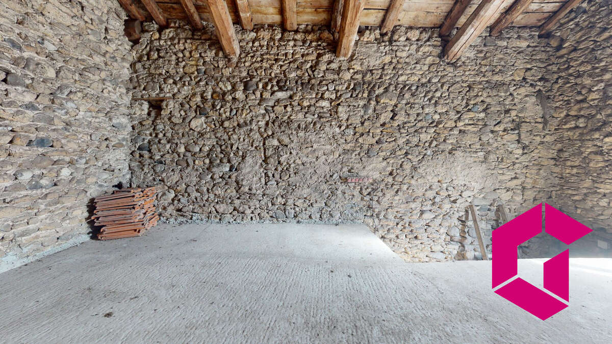 Appartement à SAINT-GERMAIN-LEMBRON