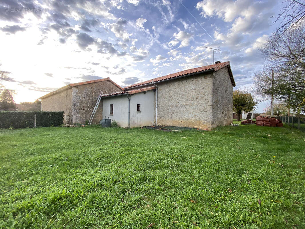 Maison à MARILLAC-LE-FRANC