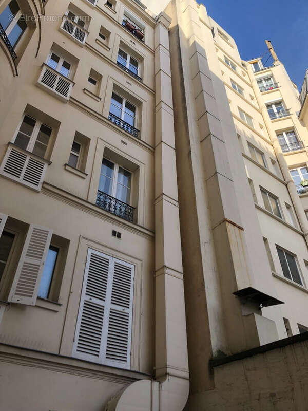 Autre à LEVALLOIS-PERRET