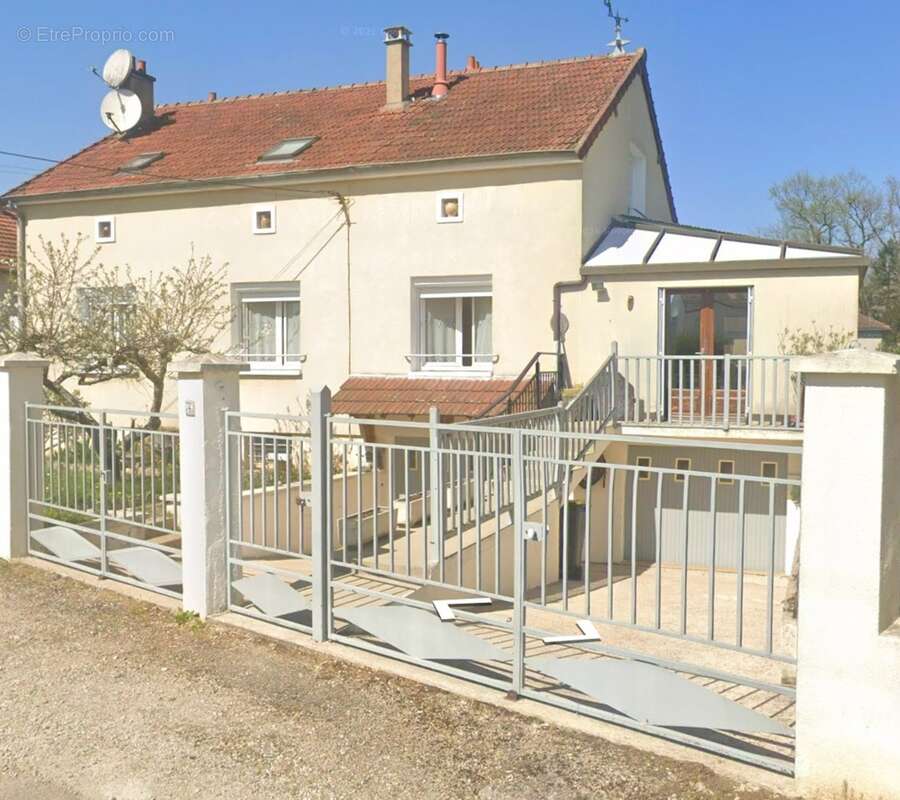 CHABLIS – Maison familiale d’environ 150 m² – 4 chambres – Terrain 426 m² - photo 2