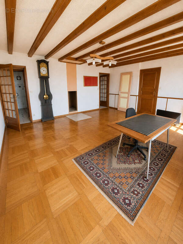 Maison de village avec terrain plat de 500 m2 environ . - photo 3